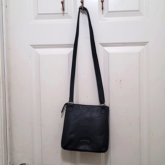 RELIC WOMEN'S SMALL CROSSBODY BAG/PURSE BLACK LEATHER - Picture 4 of 12